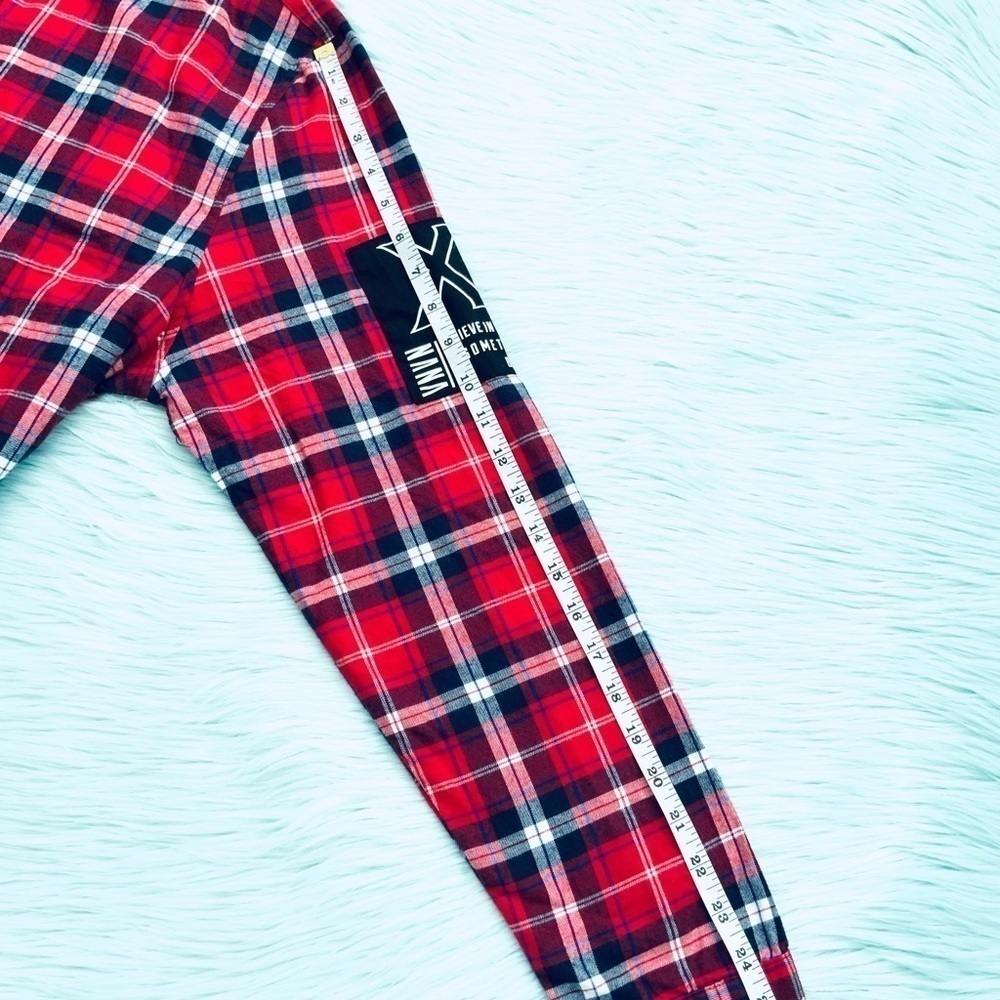 nANA jUDY
Views Graphic Plaid Button-Down Shirt - Picture 6 of 10